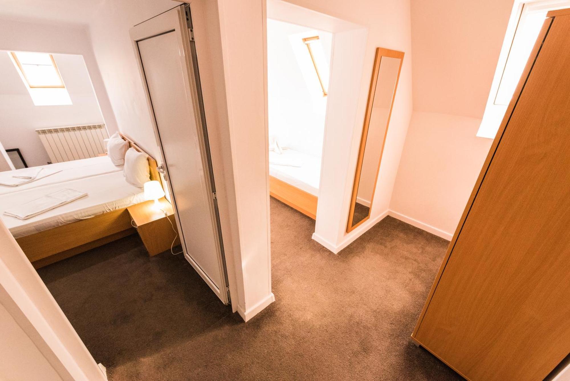 Hotel Manea Orszowa Zewnętrze zdjęcie