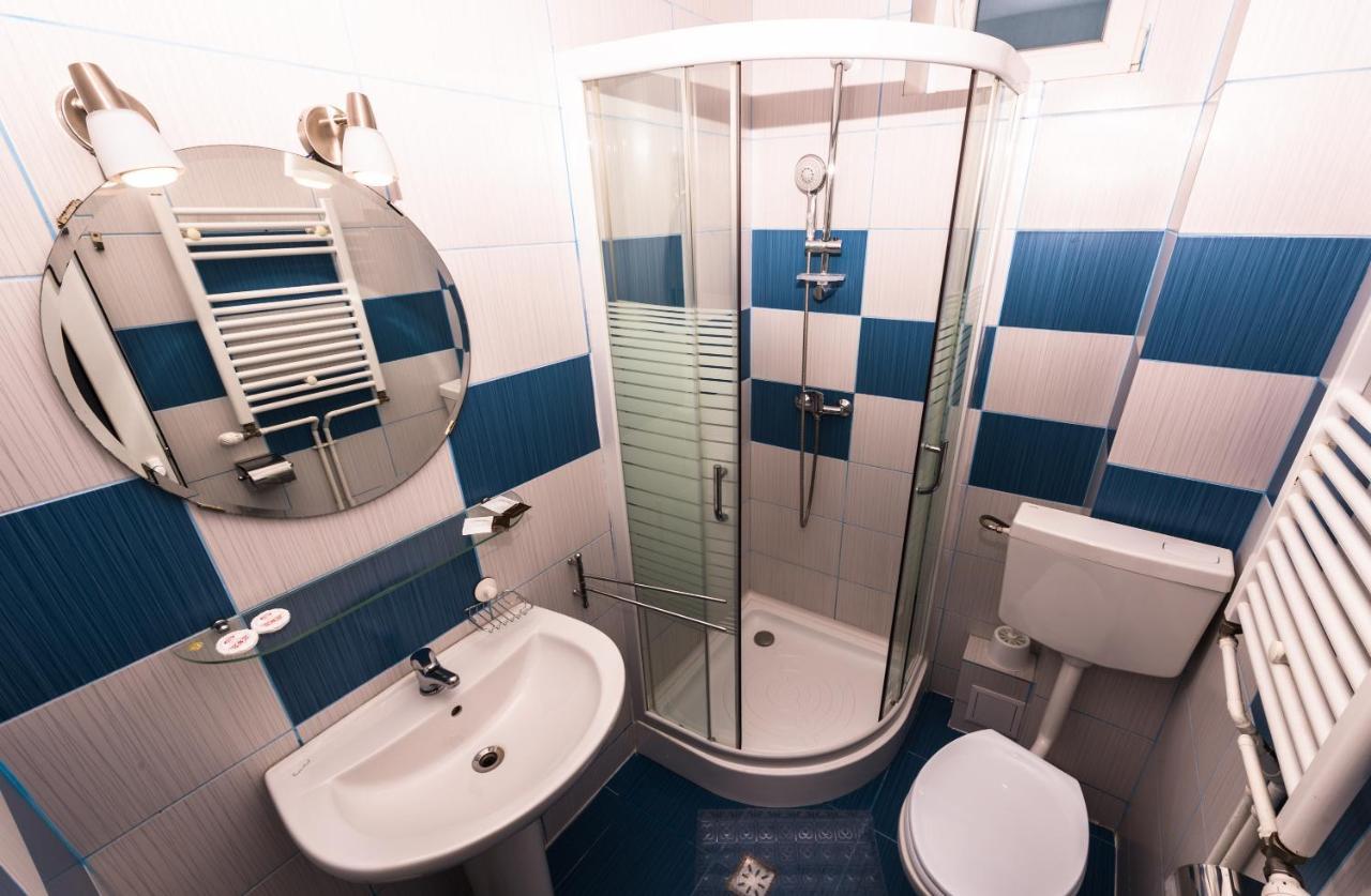 Hotel Manea Orszowa Zewnętrze zdjęcie