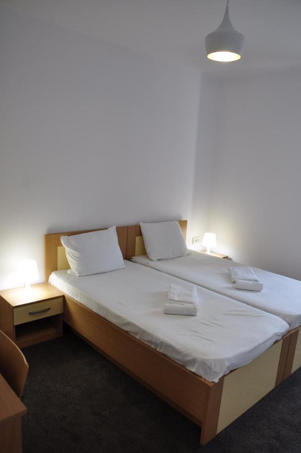 Hotel Manea Orszowa Zewnętrze zdjęcie