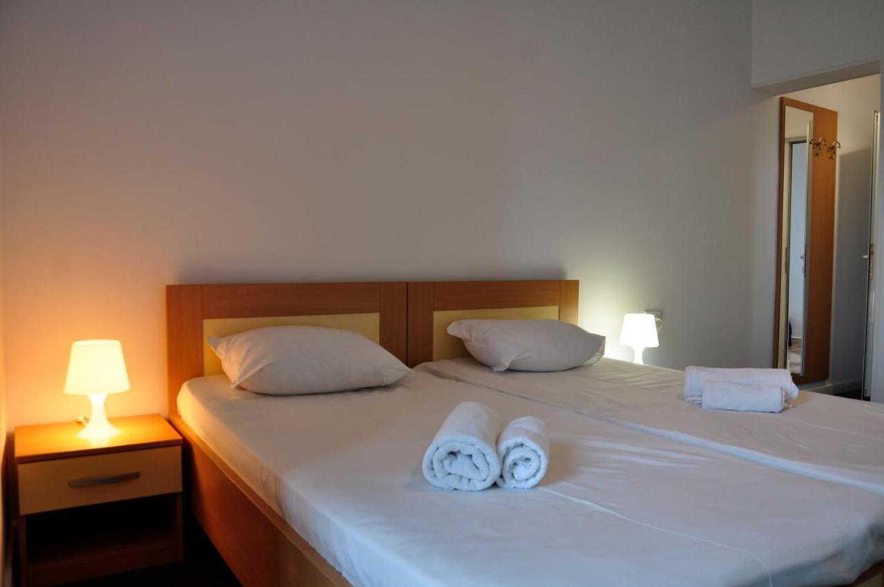 Hotel Manea Orszowa Zewnętrze zdjęcie