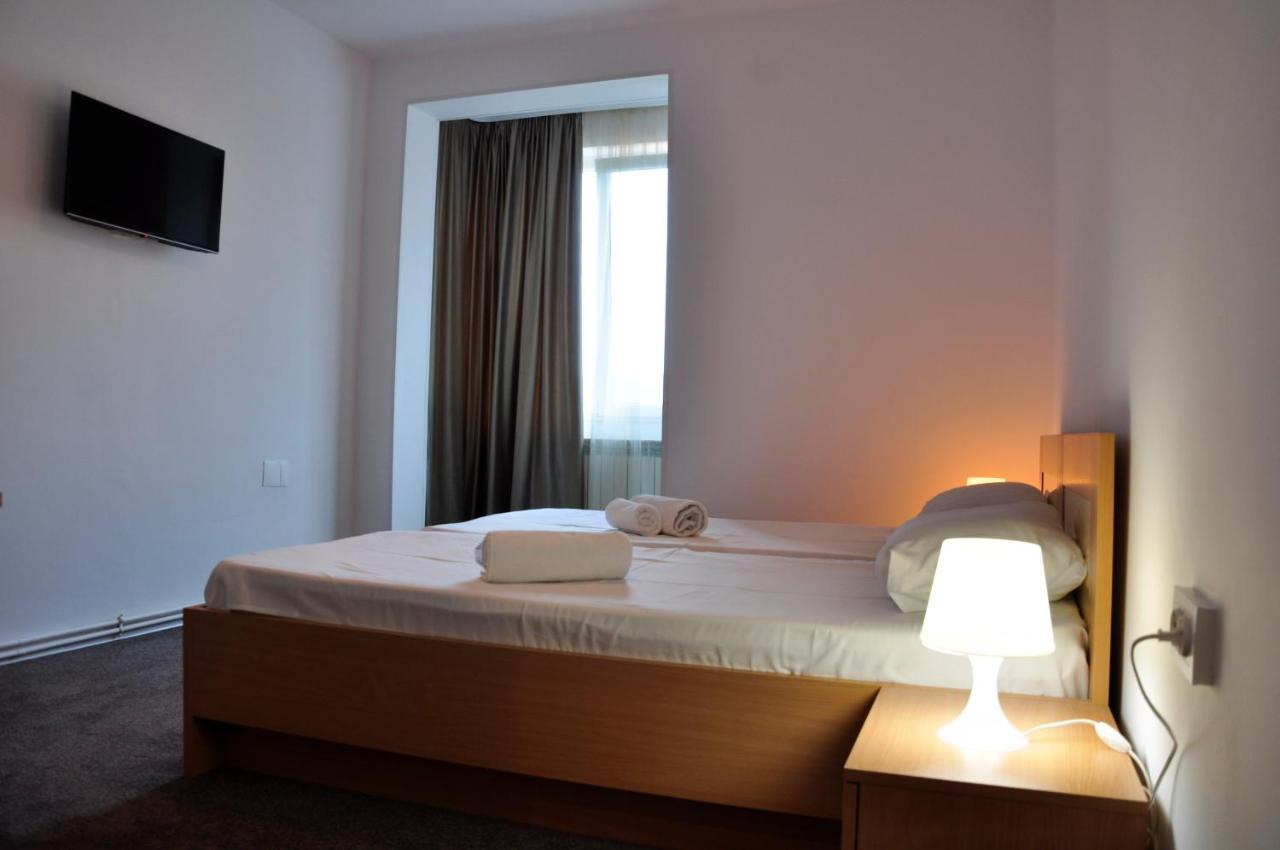 Hotel Manea Orszowa Zewnętrze zdjęcie