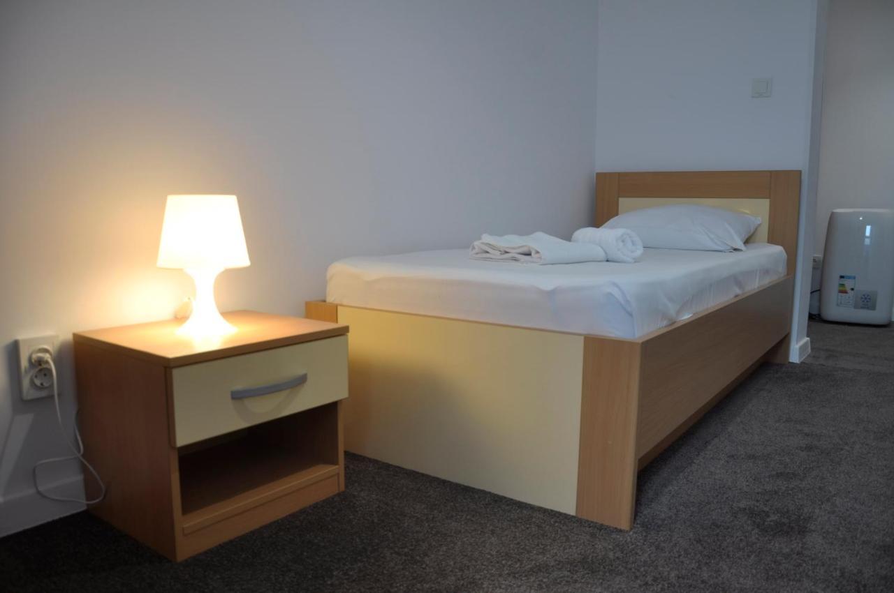 Hotel Manea Orszowa Zewnętrze zdjęcie