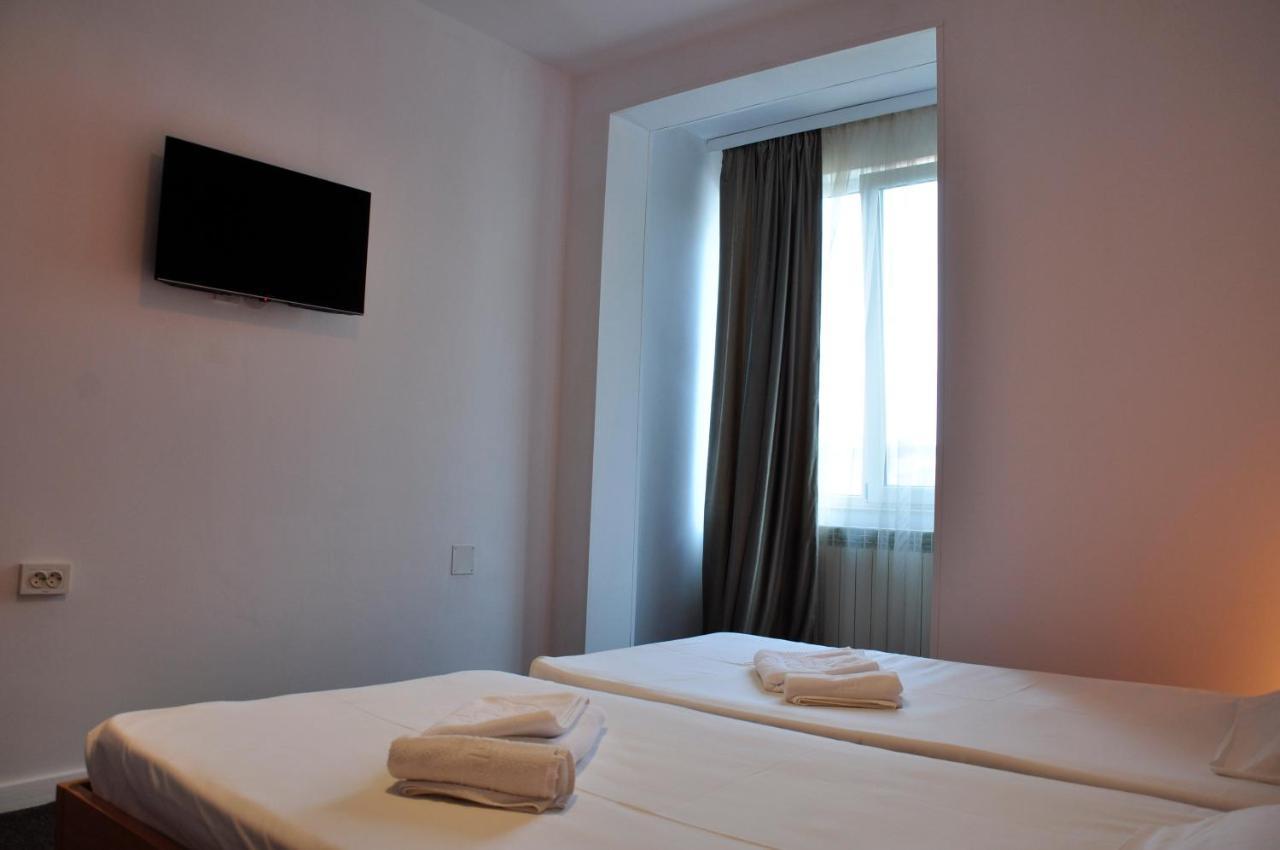 Hotel Manea Orszowa Zewnętrze zdjęcie