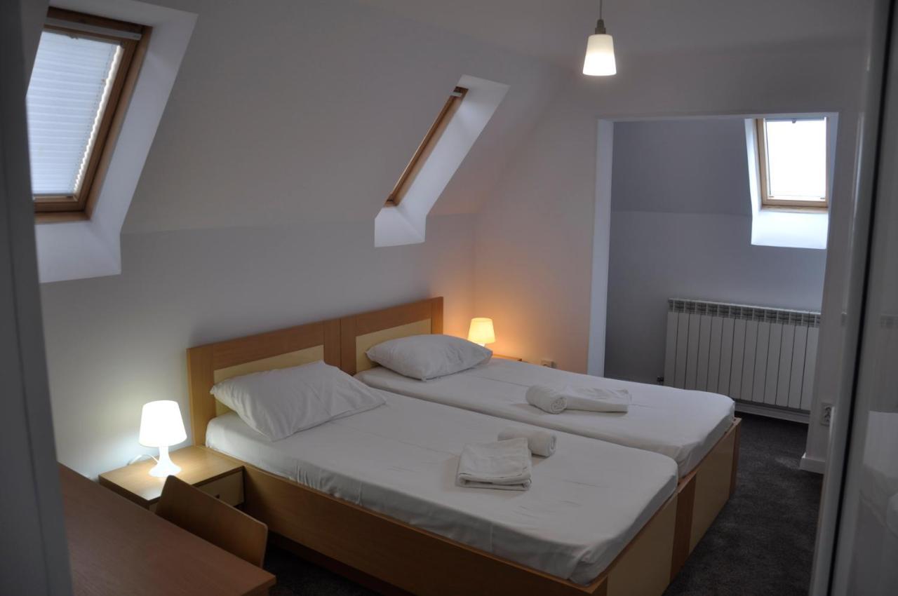 Hotel Manea Orszowa Zewnętrze zdjęcie