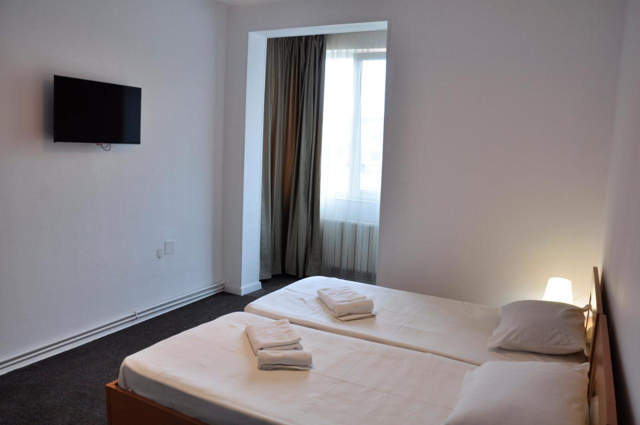 Hotel Manea Orszowa Zewnętrze zdjęcie