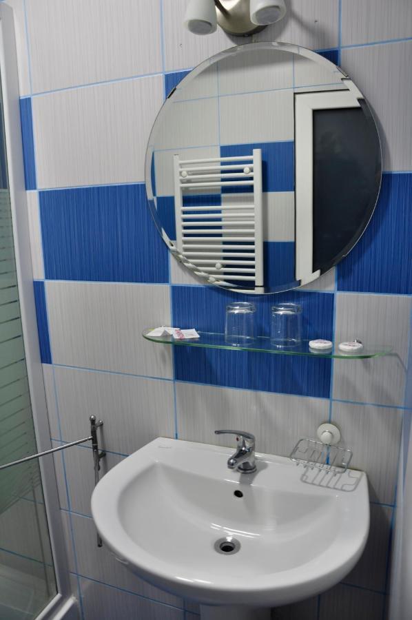 Hotel Manea Orszowa Zewnętrze zdjęcie