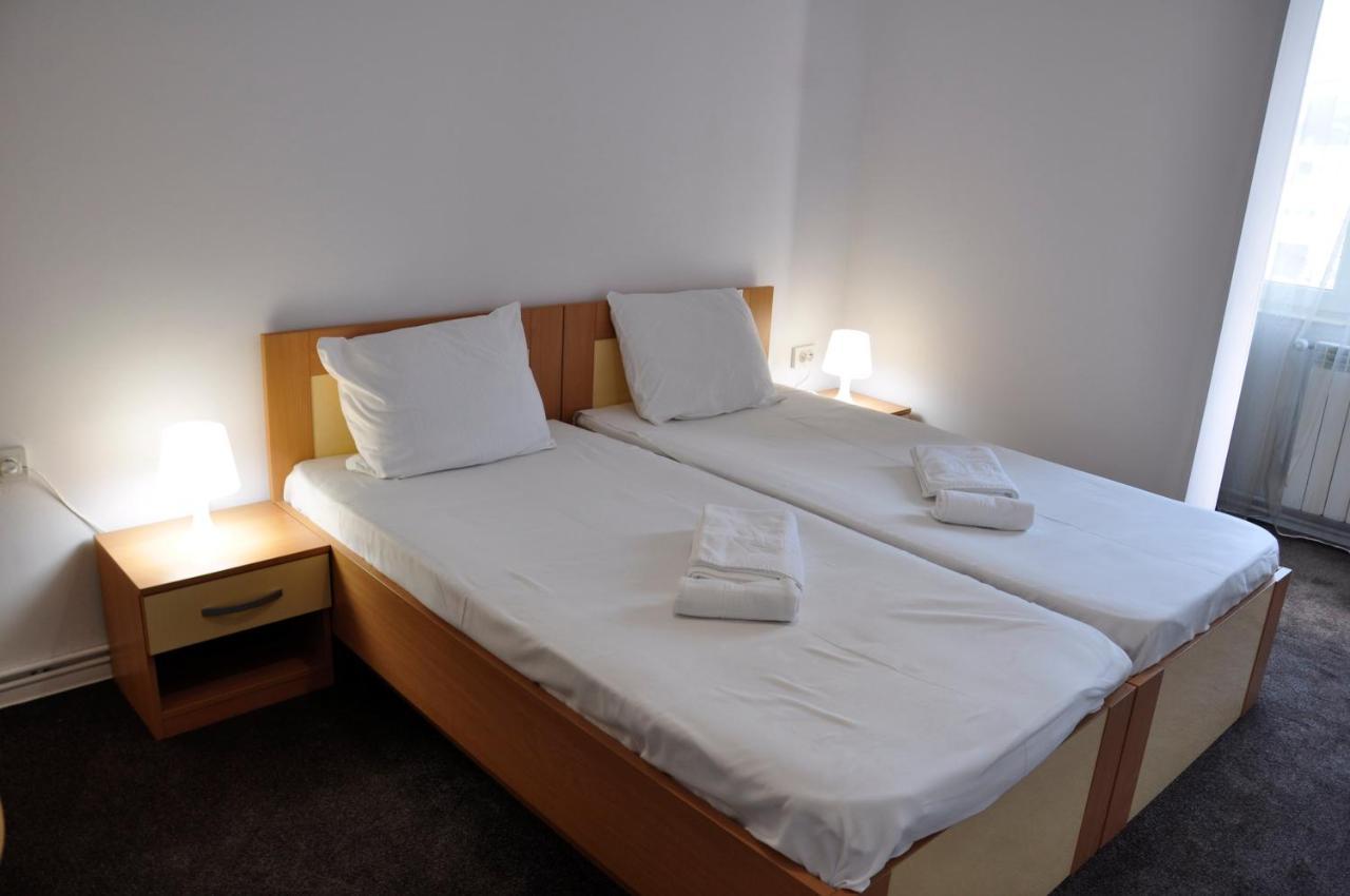 Hotel Manea Orszowa Zewnętrze zdjęcie