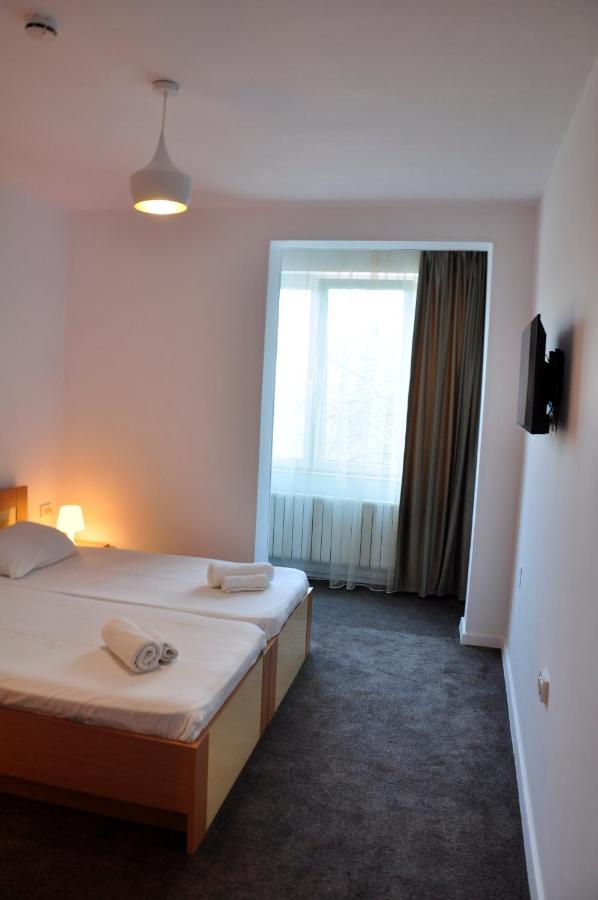 Hotel Manea Orszowa Zewnętrze zdjęcie