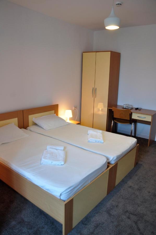 Hotel Manea Orszowa Zewnętrze zdjęcie