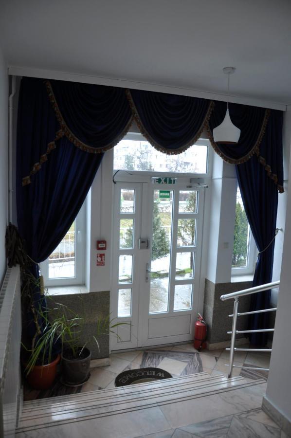 Hotel Manea Orszowa Zewnętrze zdjęcie