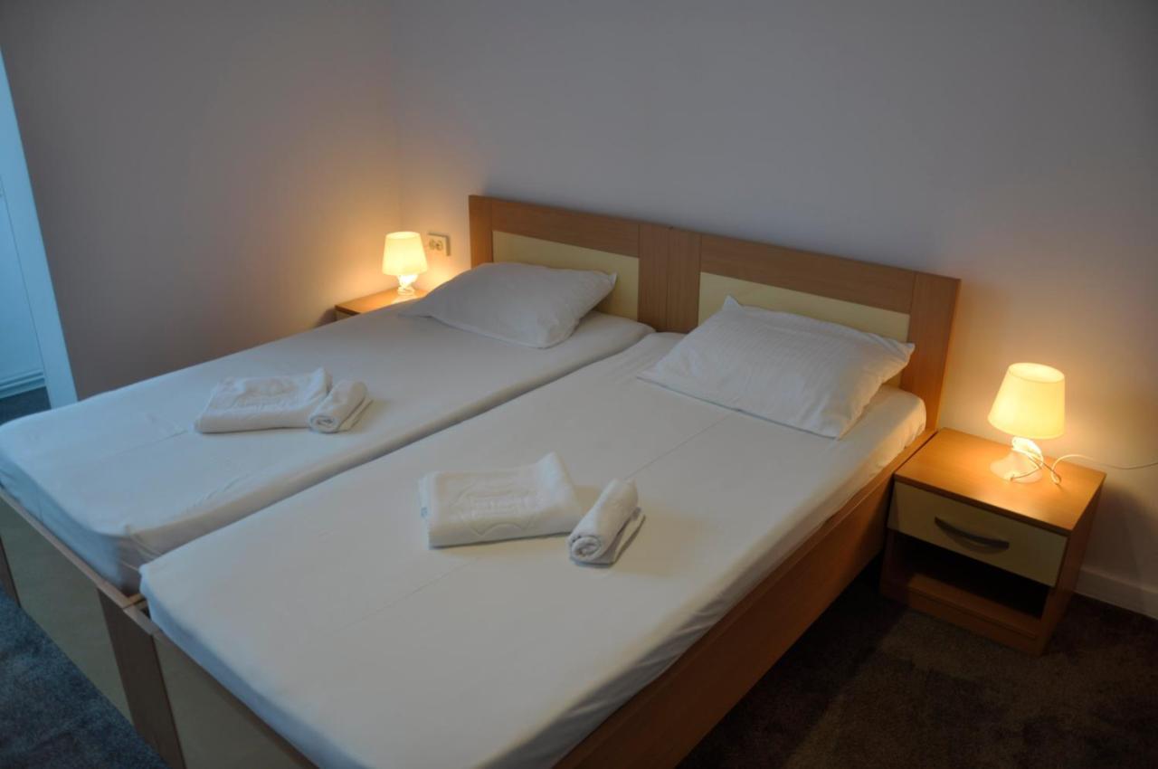 Hotel Manea Orszowa Zewnętrze zdjęcie