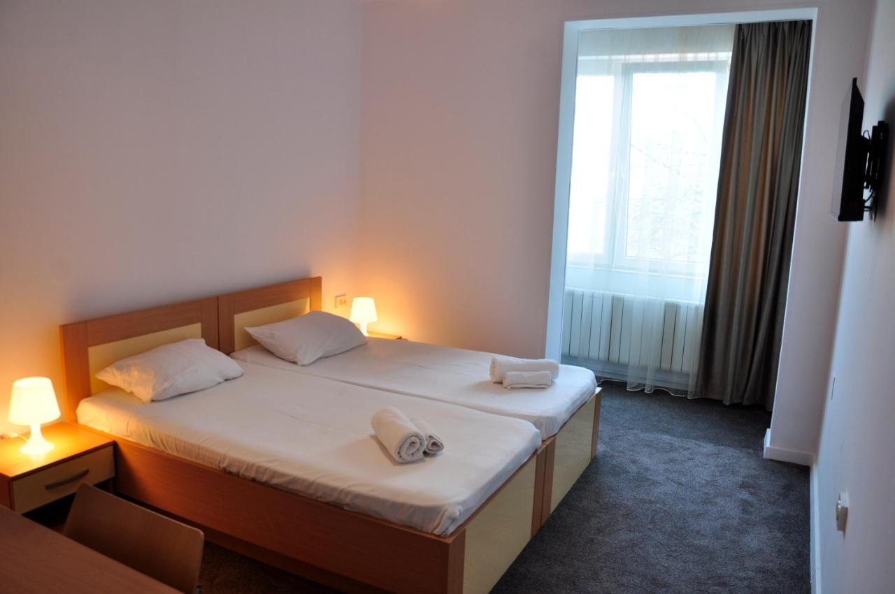 Hotel Manea Orszowa Zewnętrze zdjęcie