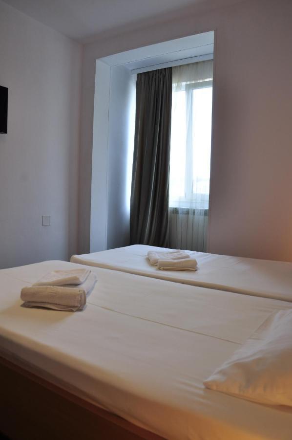 Hotel Manea Orszowa Zewnętrze zdjęcie