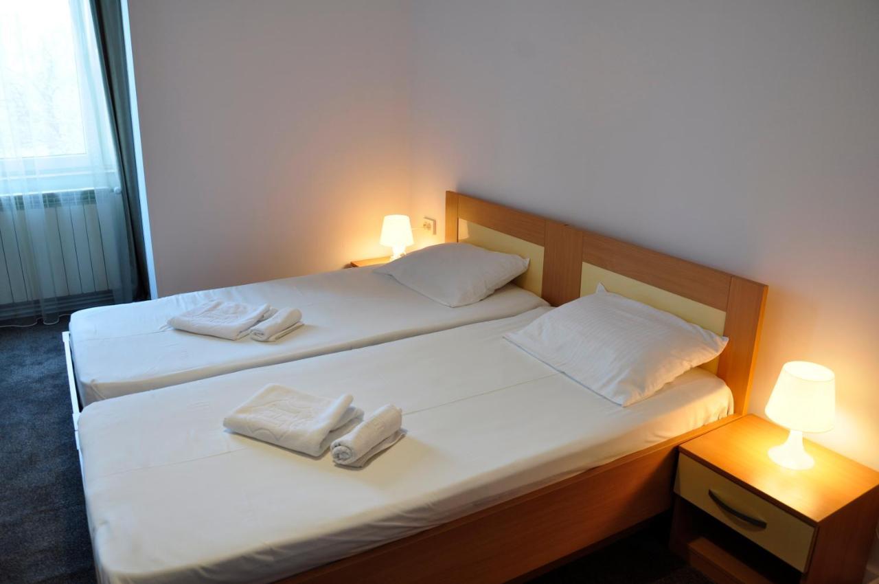 Hotel Manea Orszowa Zewnętrze zdjęcie